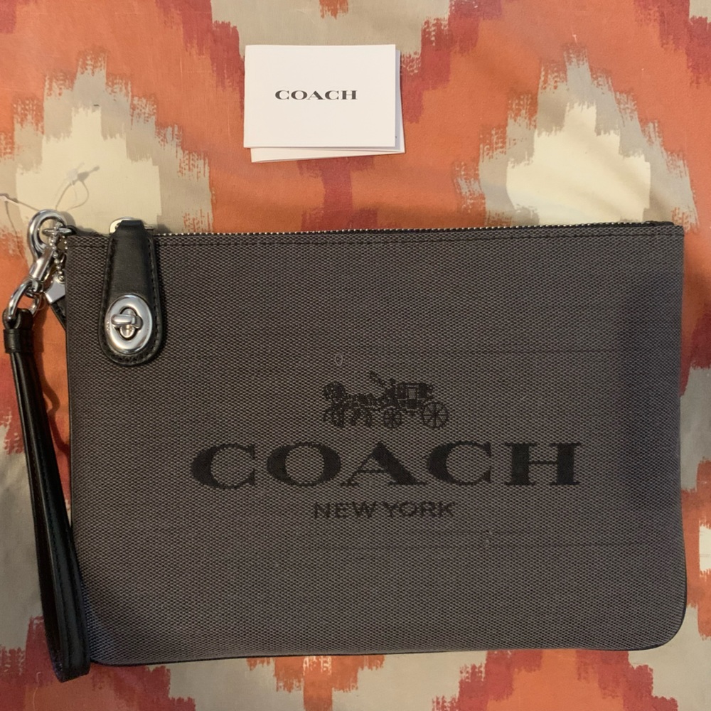 Authentic coach clutch brand new!